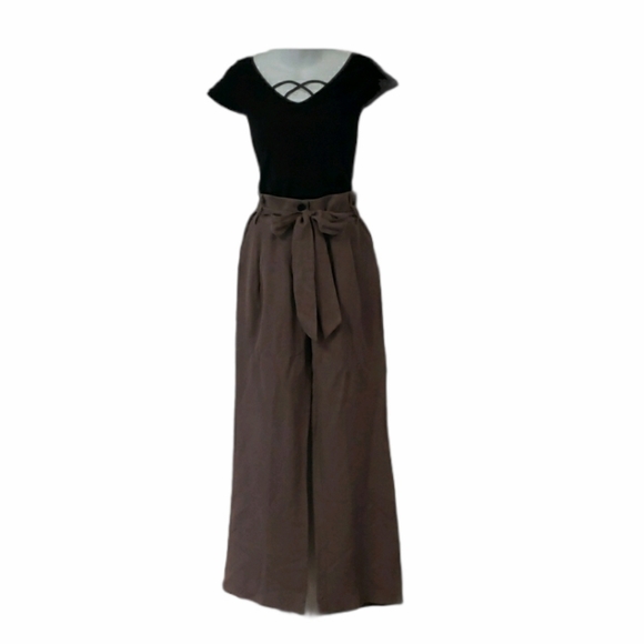 Bebe Top and Linen Pants